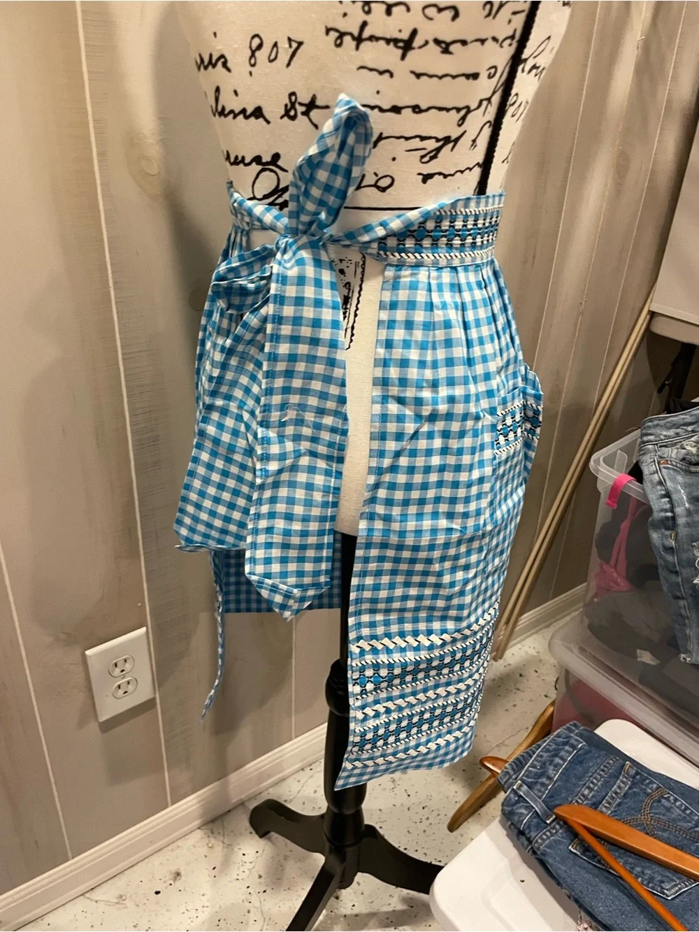 Cute retro mod vintage traditional blue gingham pocket apron embroidered